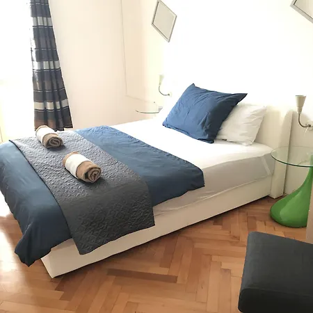 Tortosa Blue בית הארחה 3*