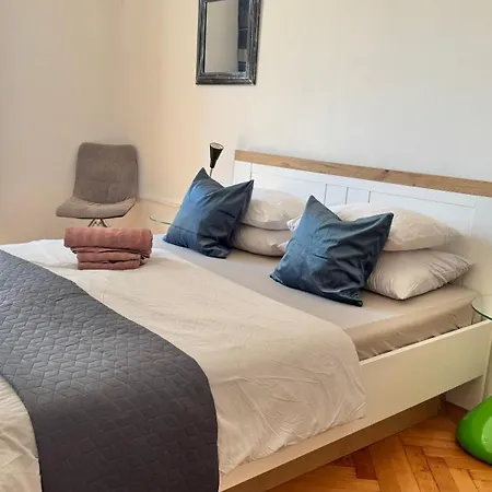 Гостьовий будинок Tortosa Blue Спліт